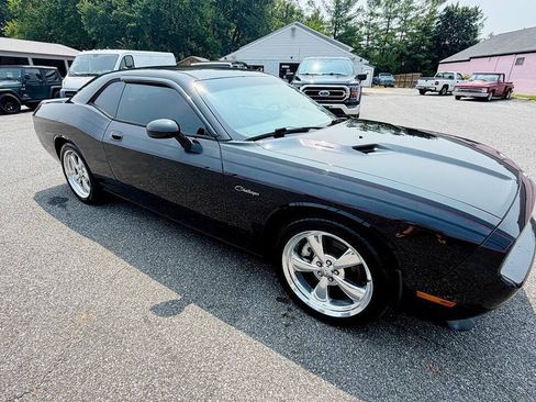 Used 2010 Dodge Challenger R/T RWD image 7