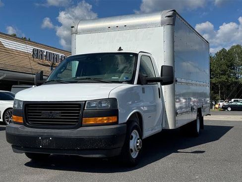 Used 2020 GMC Savana 3500 Extended w/ Driver Convenience Package RWD image 2