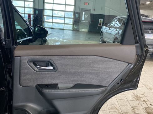 Certified 2021 Nissan Rogue SV image 28