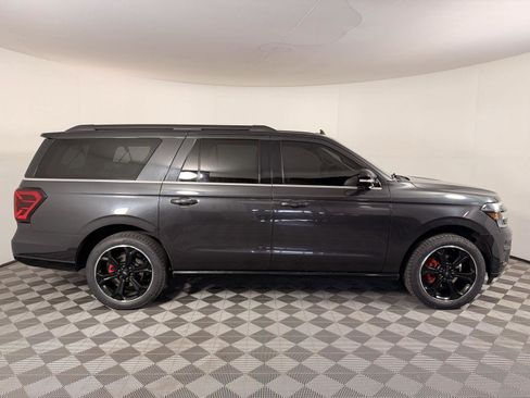 Used 2022 Ford Expedition Max Limited image 9