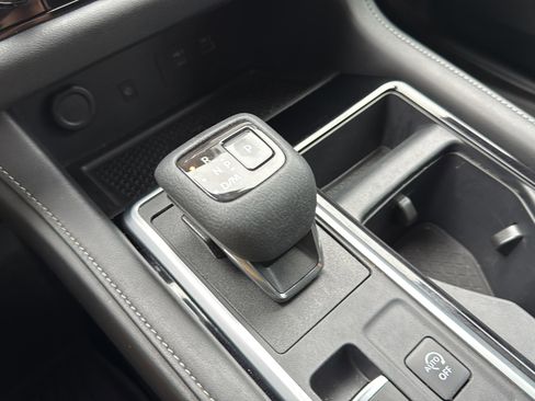 Used 2023 Nissan Pathfinder SL AWD/4WD image 41