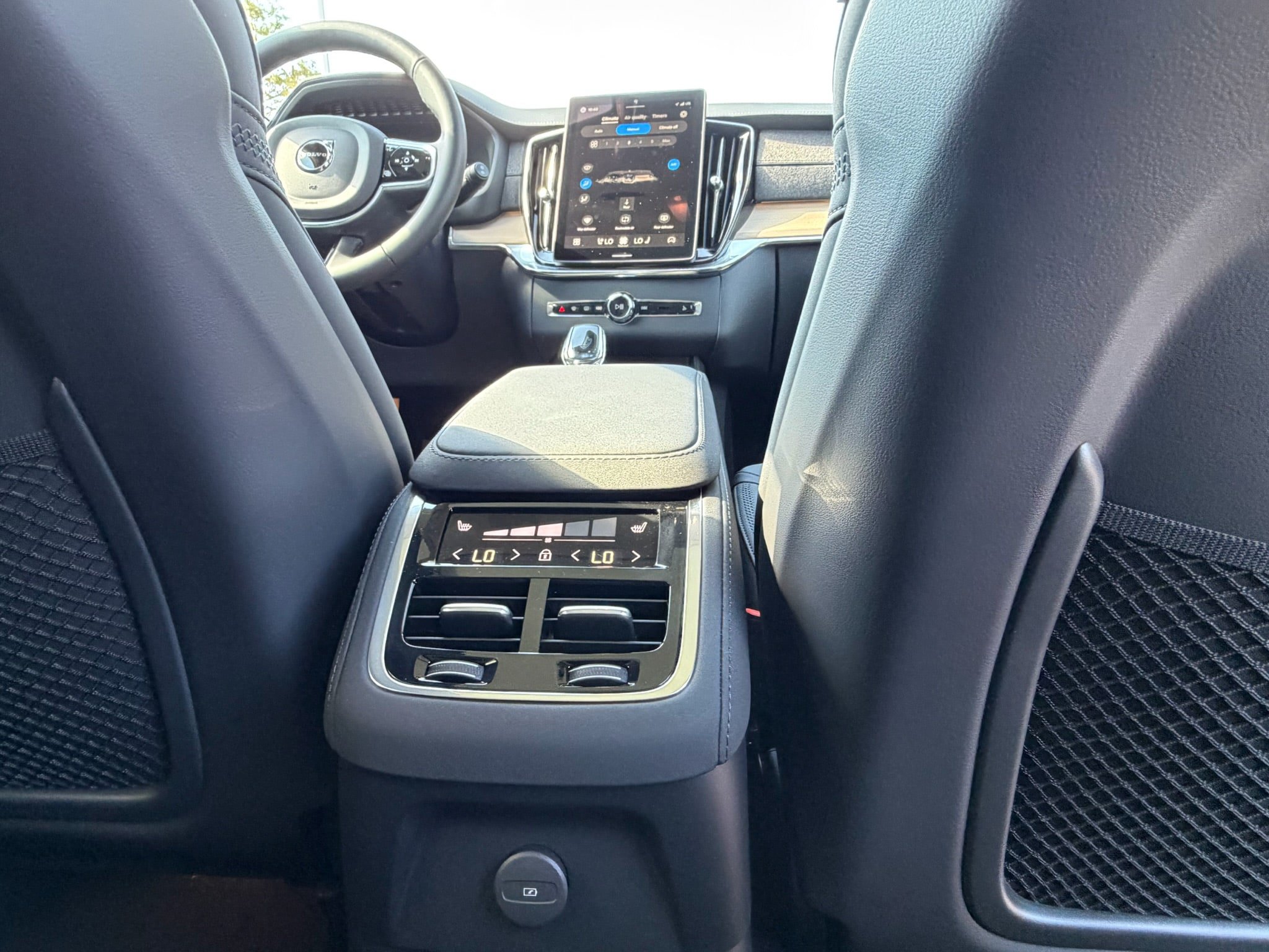 New 2027 Volvo XC90 T8 Plus AWD/4WD image 12