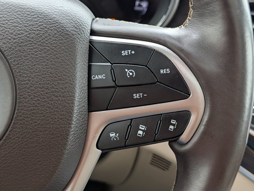 Used 2020 Jeep Grand Cherokee Overland AWD/4WD image 24