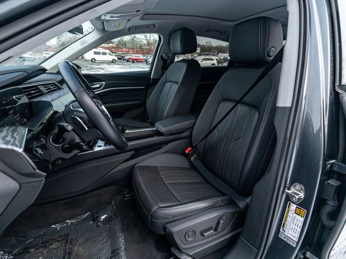 Used 2021 Audi e-tron Premium Plus w/ Premium Plus Package image 13