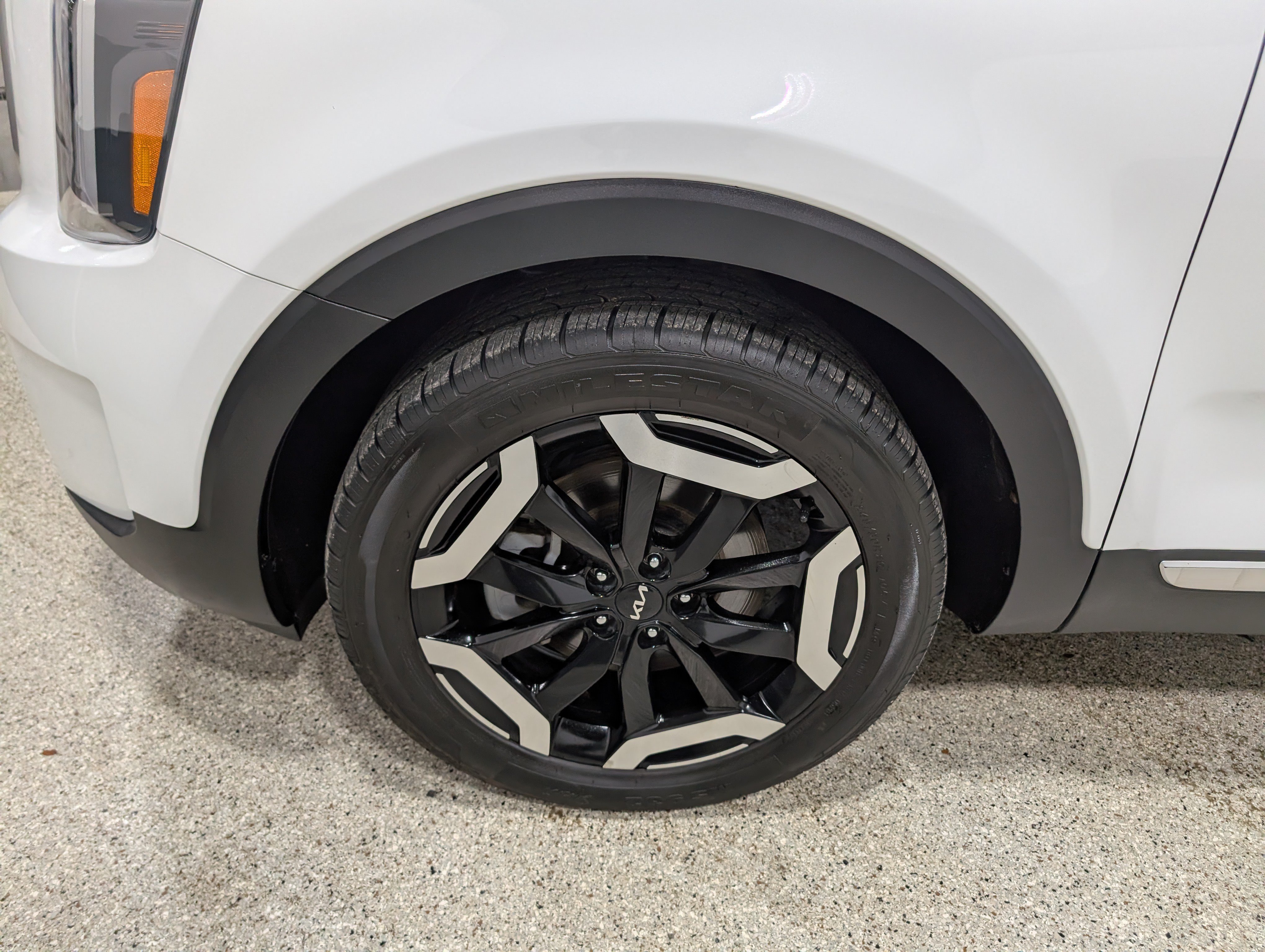 Used 2024 Kia Telluride EX w/ EX Captain's Chair Package AWD/4WD image 9