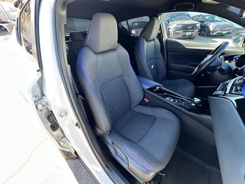 Used 2022 Toyota C-HR XLE image 12