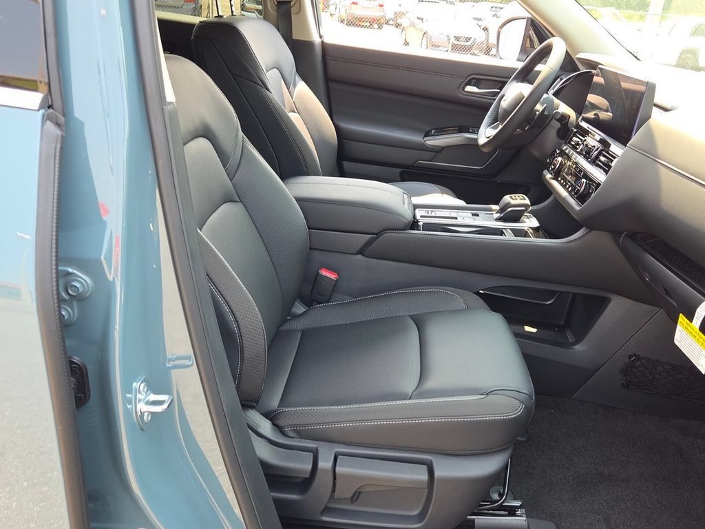 New 2026 Nissan Pathfinder SL w/ Cargo Package FWD image 14