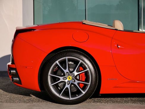 Used 2013 Ferrari California image 8