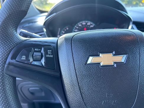 Used 2021 Chevrolet Trax LT AWD/4WD image 30