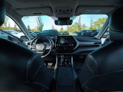 Used 2022 Toyota Highlander XLE image 25
