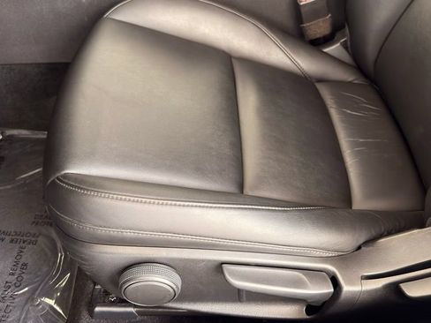 Used 2020 MAZDA MAZDA3 Hatchback FWD image 5