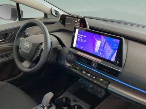 Used 2025 Toyota Prius Limited FWD image 29