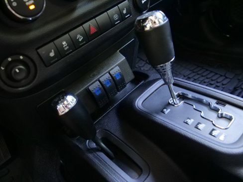 Used 2015 Jeep Wrangler Unlimited Sahara image 13