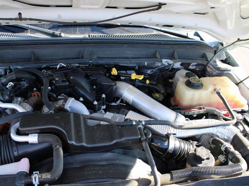 Used 2016 Ford F550 4x4 Crew Cab Super Duty image 13