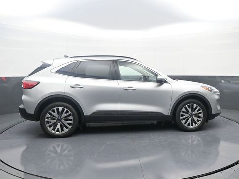 Used 2020 Ford Escape Titanium image 8