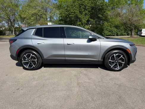 Used 2025 Chevrolet Equinox EV LT image 3
