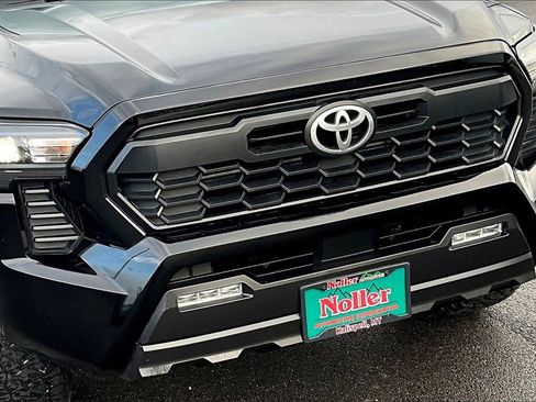Used 2024 Toyota Tacoma TRD Off-Road image 29