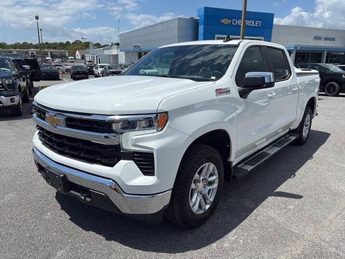Used 2025 Chevrolet Silverado 1500 LT image 2