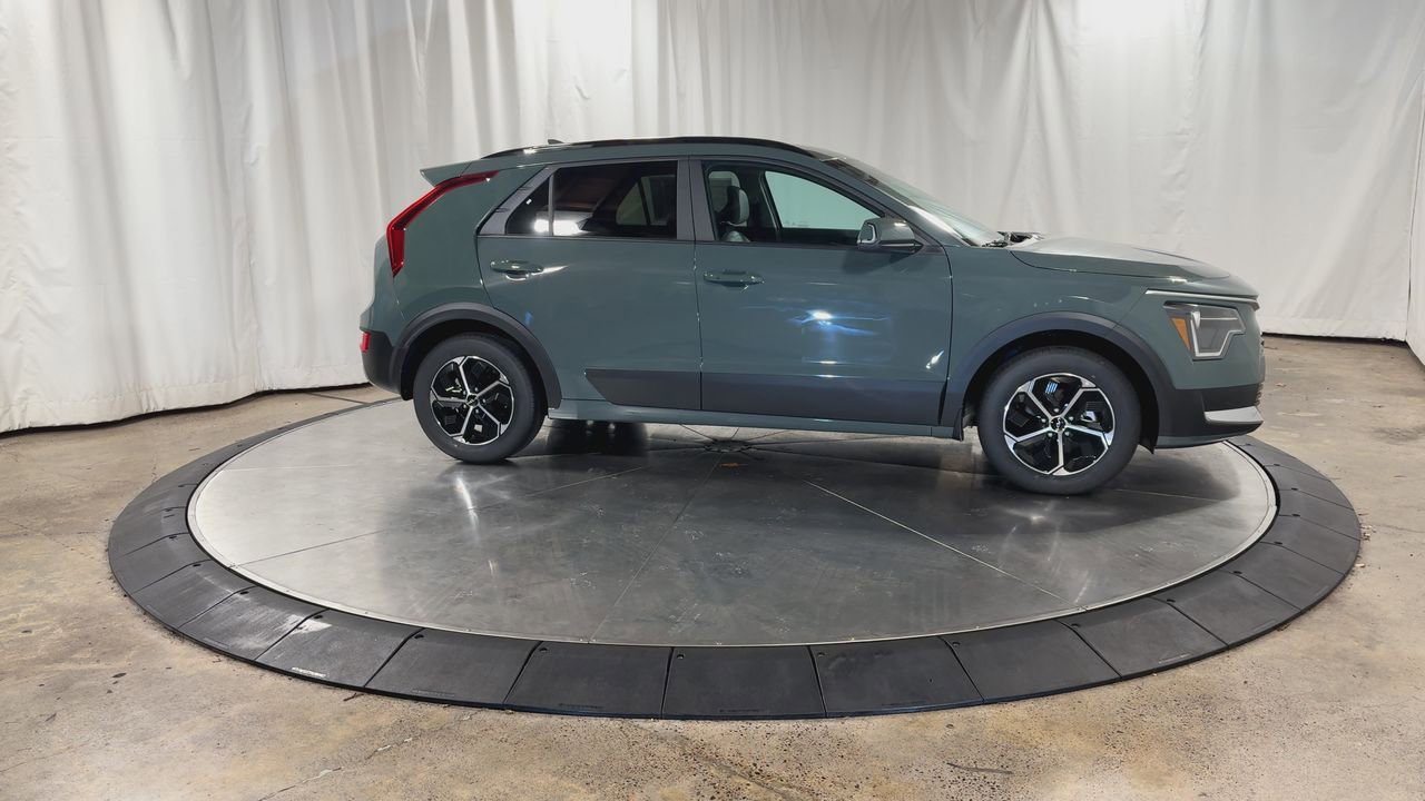 New 2026 Kia Niro EX FWD image 2