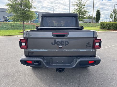 Certified 2025 Jeep Gladiator Sport AWD/4WD image 8