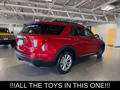 Used 2024 Ford Explorer XLT w/ Equipment Group 202A AWD/4WD image 9