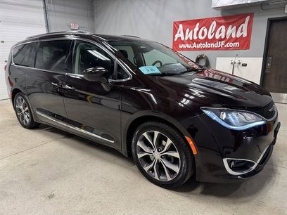 Used 2018 Chrysler Pacifica Touring-L w/ Tire & Wheel Group