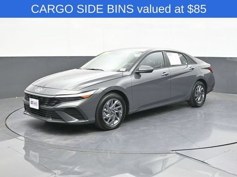 Used 2025 Hyundai Elantra Hybrid FWD image 4
