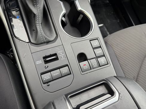 Used 2024 Toyota Highlander LE image 24