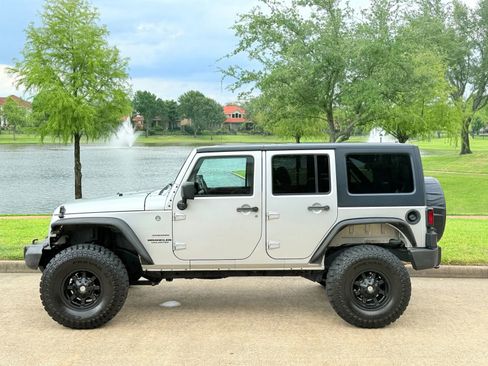 Used 2012 Jeep Wrangler Unlimited Sport image 8