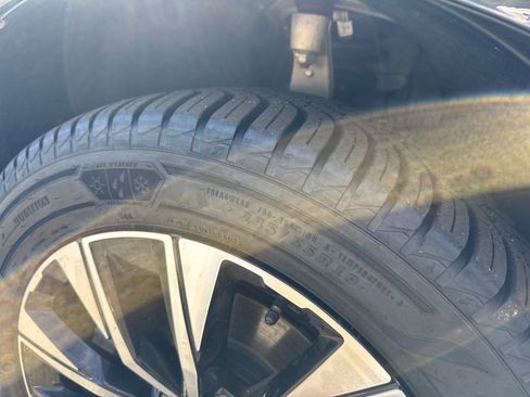 Certified 2023 Volvo XC60 B5 Core w/ Climate Package image 32