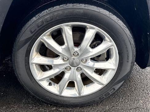 Used 2017 Jeep Cherokee Limited w/ Luxury Group image 9