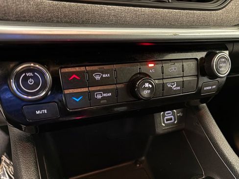 Used 2024 Jeep Compass Latitude AWD/4WD image 27