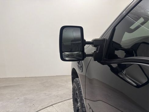 Used 2019 Nissan Titan SL w/ Midnight Edition AWD/4WD image 26