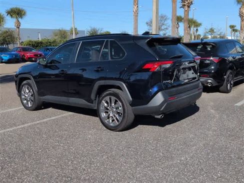 Used 2021 Toyota RAV4 XLE Premium image 6