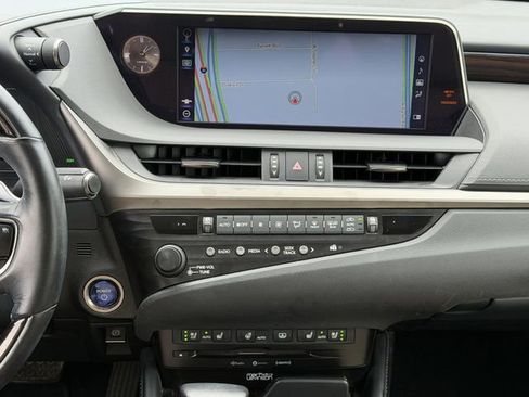 Used 2019 Lexus ES 300h w/ Accessory Package 2 FWD image 17