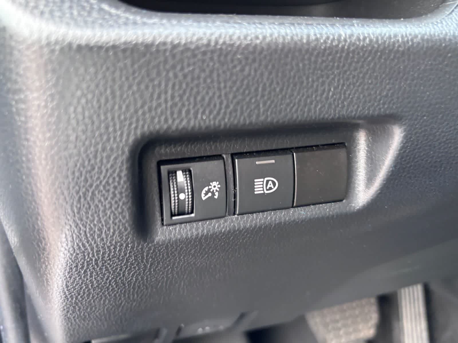 Used 2022 Toyota RAV4 LE FWD image 15