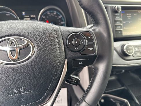 Used 2018 Toyota RAV4 Limited image 18