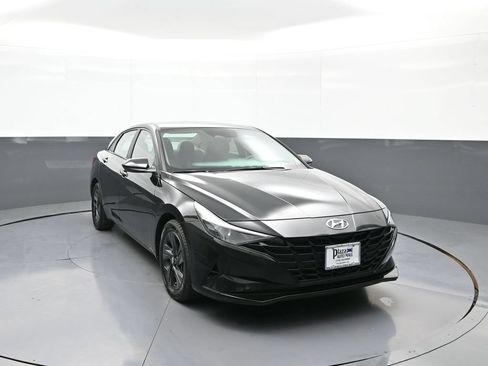 Certified 2023 Hyundai Elantra Blue FWD image 3