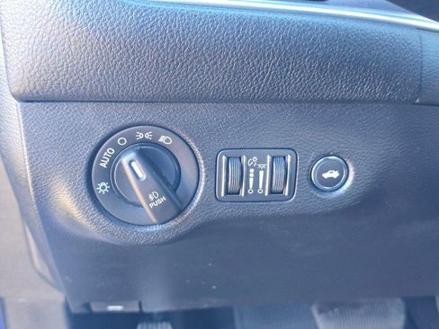 Used 2019 Dodge Challenger SXT w/ Driver Convenience Group RWD image 25