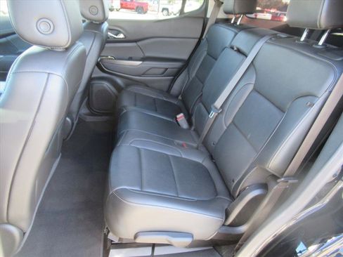 Used 2023 GMC Acadia SLT image 28