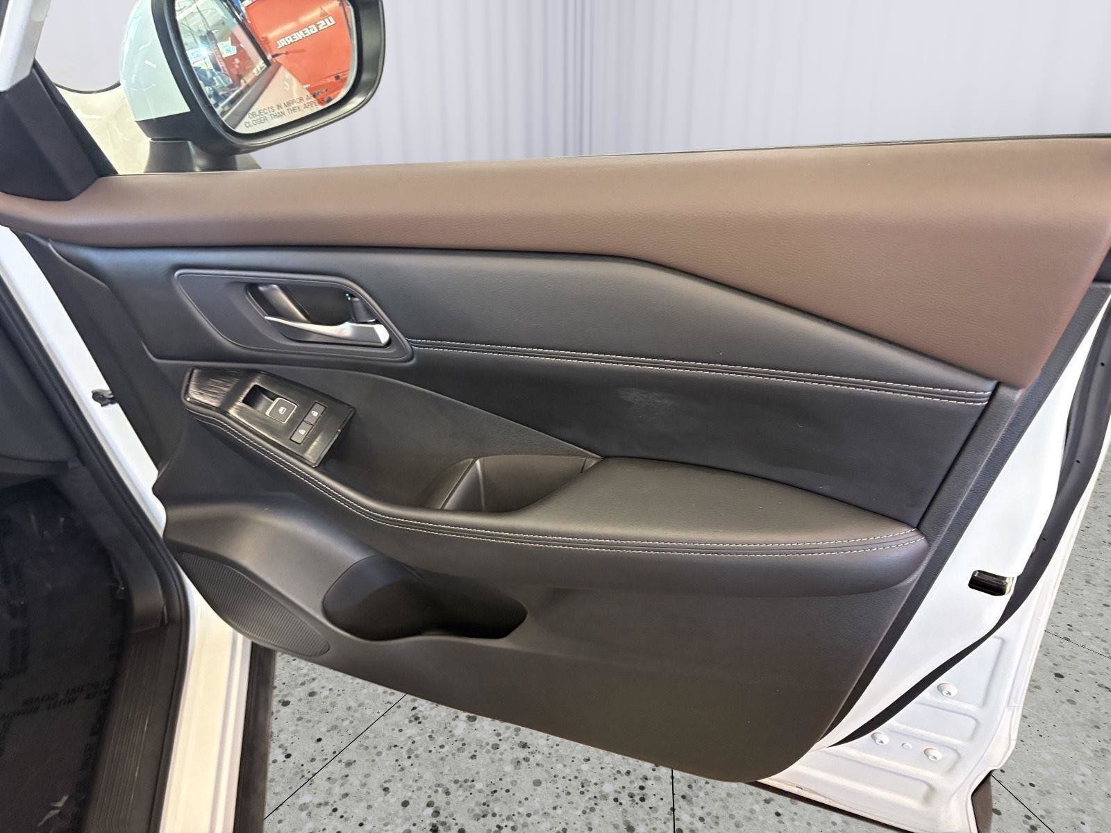 Used 2023 Nissan Rogue SL AWD/4WD image 14