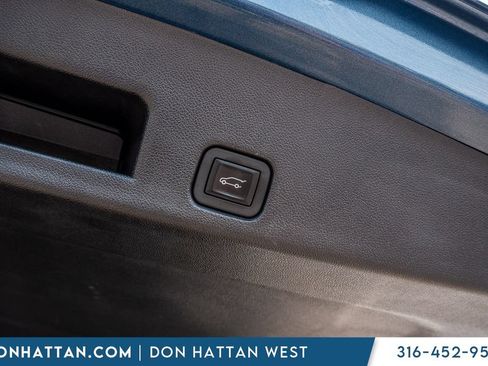 Used 2025 Chevrolet Traverse LT FWD image 32