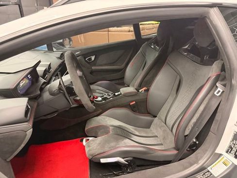Used 2024 Lamborghini Huracan Sterrato AWD/4WD image 21