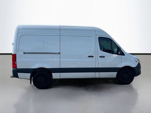 Used 2024 Mercedes-Benz Sprinter 2500 image 2