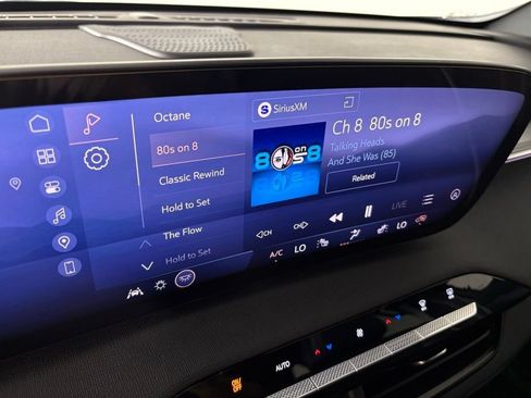 Used 2025 Buick Enclave Preferred FWD image 27