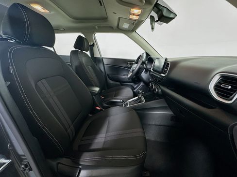 Used 2025 Hyundai Venue SEL FWD image 30