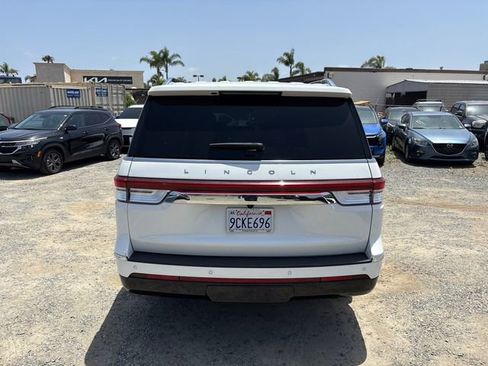 Used 2022 Lincoln Navigator Reserve AWD/4WD image 5
