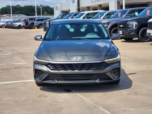 Used 2024 Hyundai Elantra SEL FWD image 2
