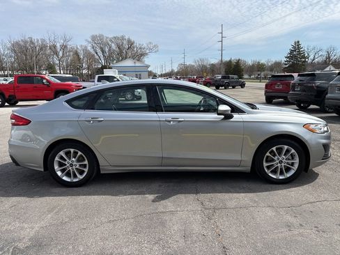 Used 2020 Ford Fusion SE image 4