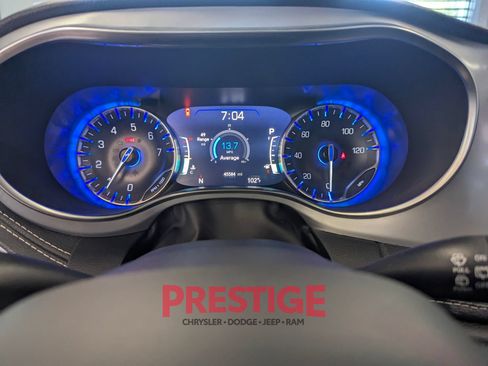 Used 2025 Chrysler Pacifica Limited FWD image 15